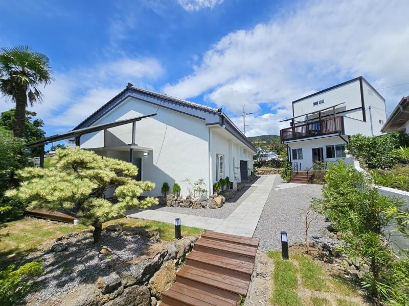 Seogwipo Baerongnamu Private Stay Pension
