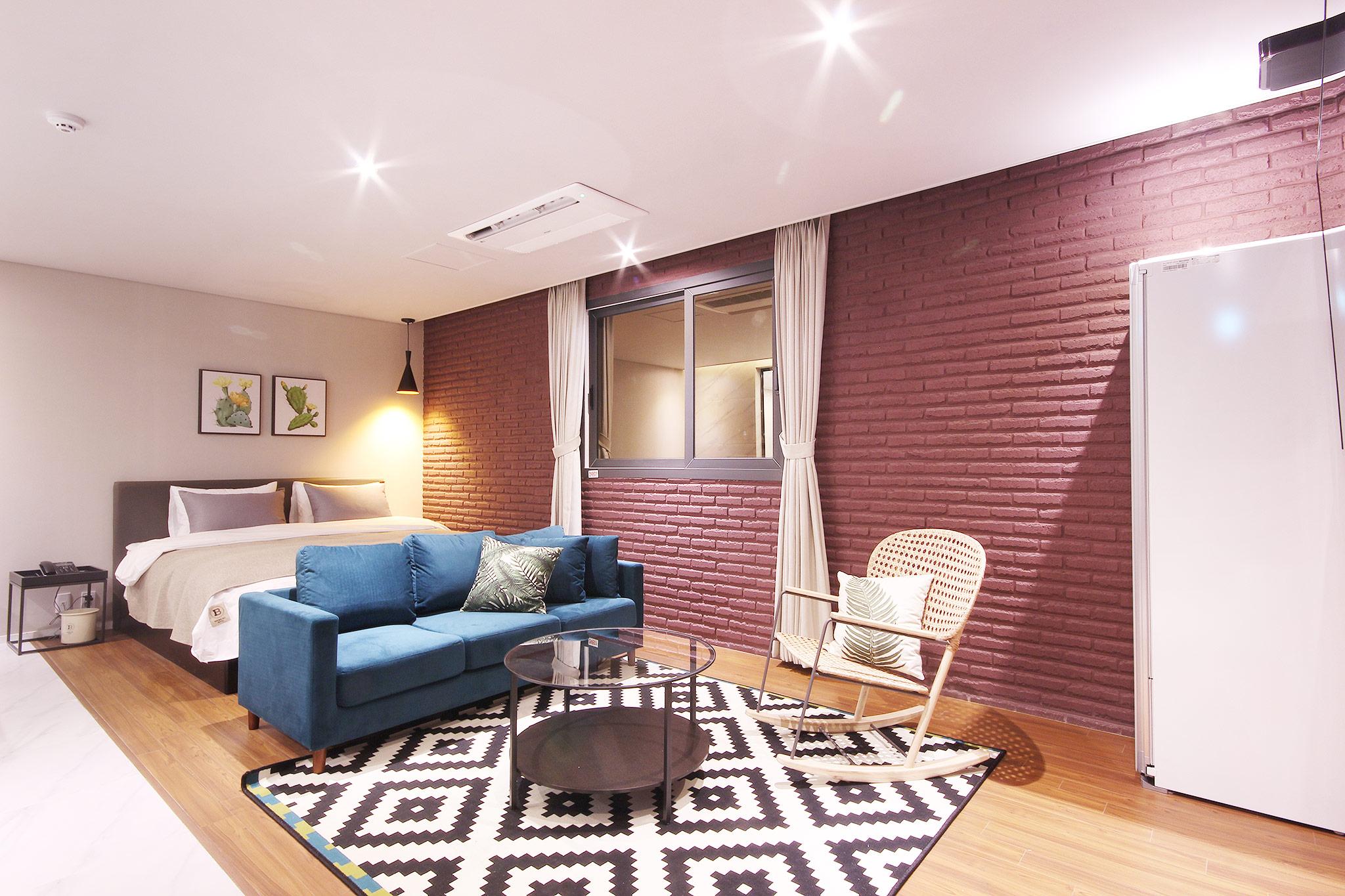 Ulsan Seongnamdong Brown Dot