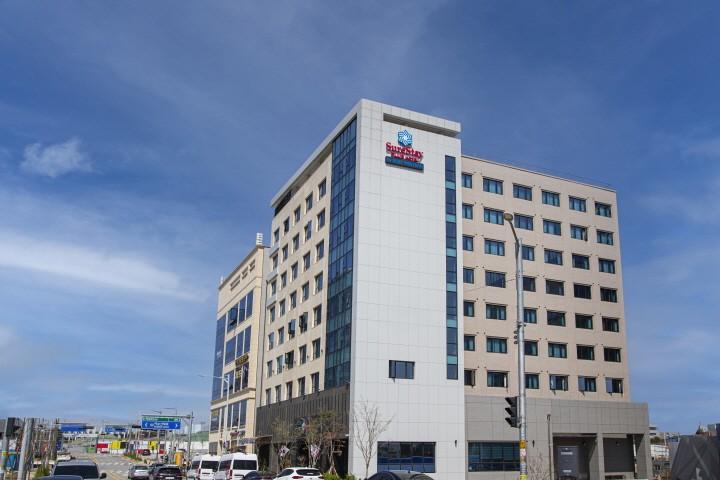 SureStay Plus Hotel Asan