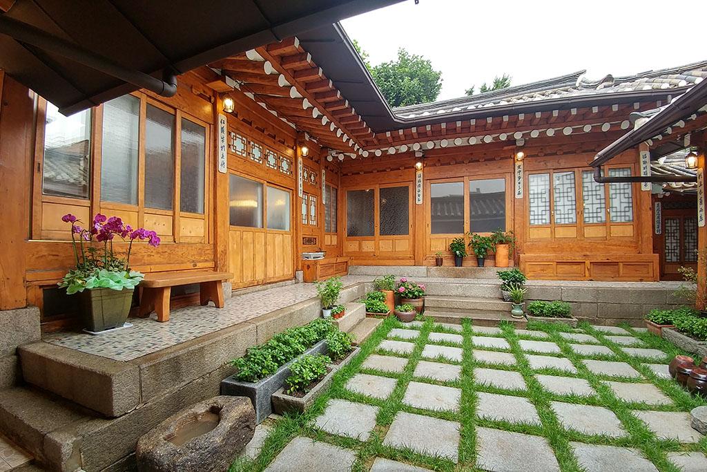 Bukchon Sohyeondang Hanok Stay-25