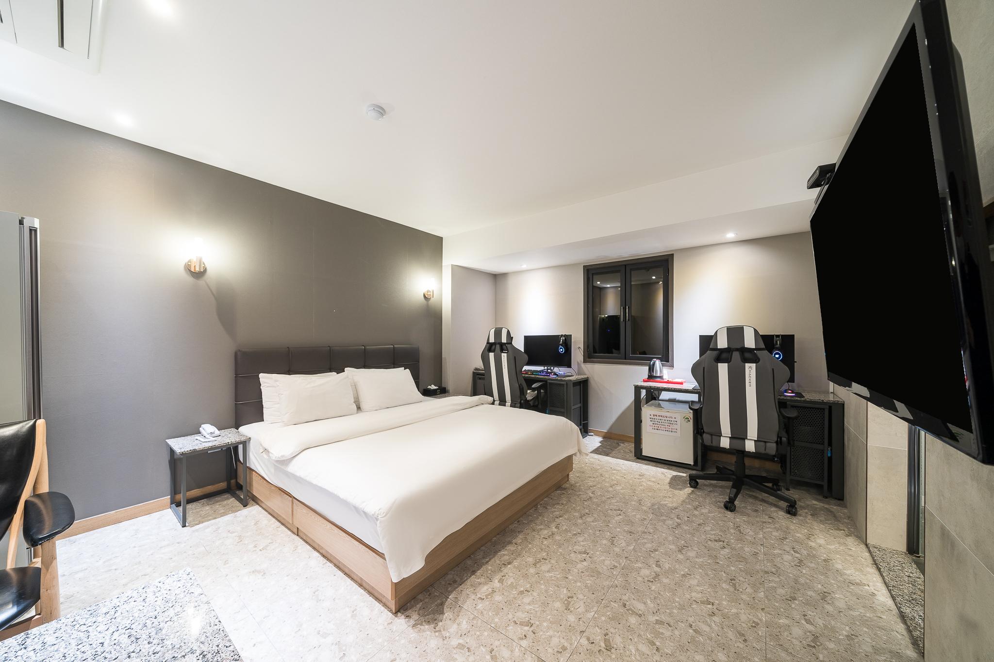 Suwon Station Myeongjak Hotel-4