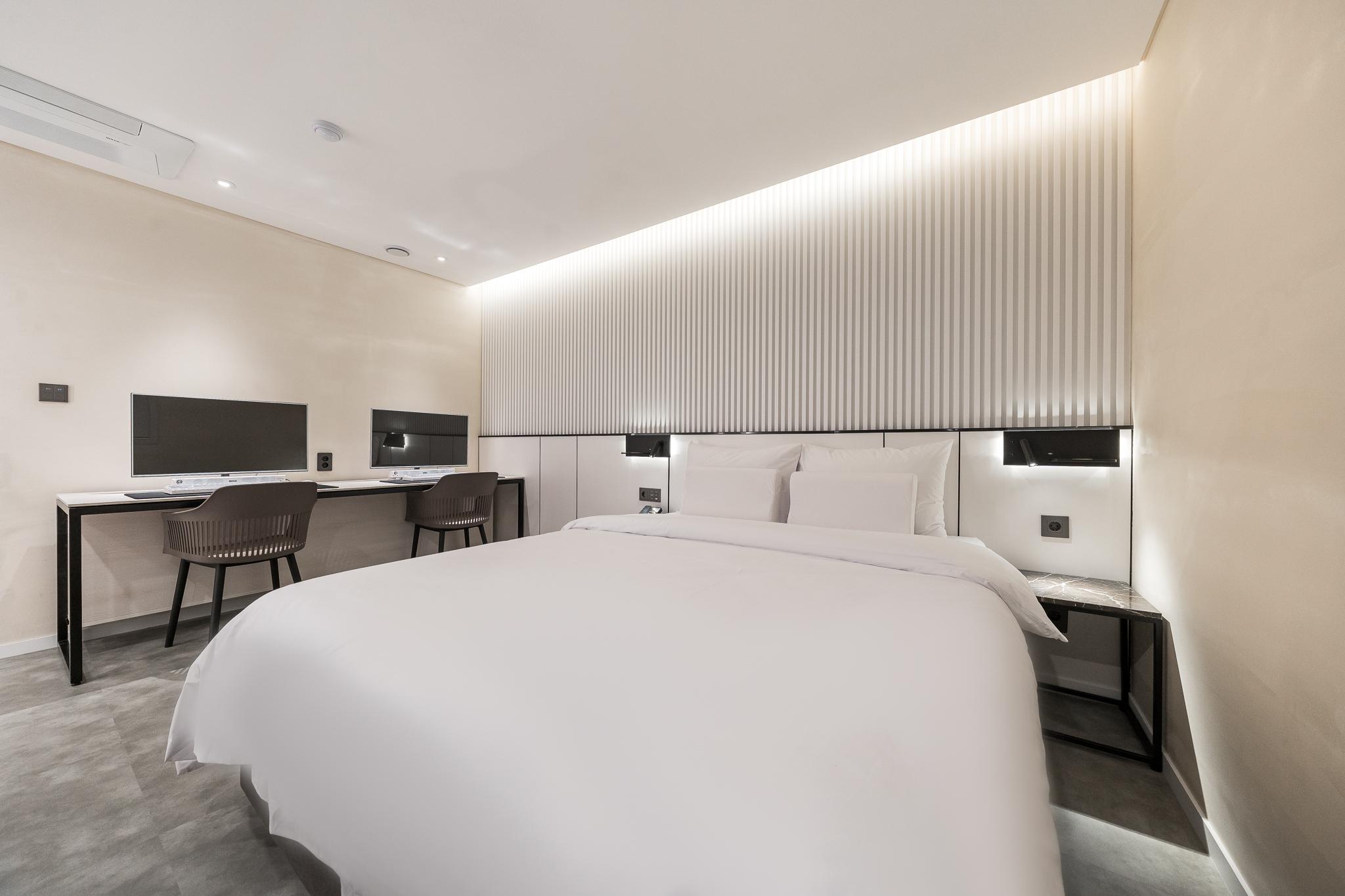 Seocho JS Hotel
