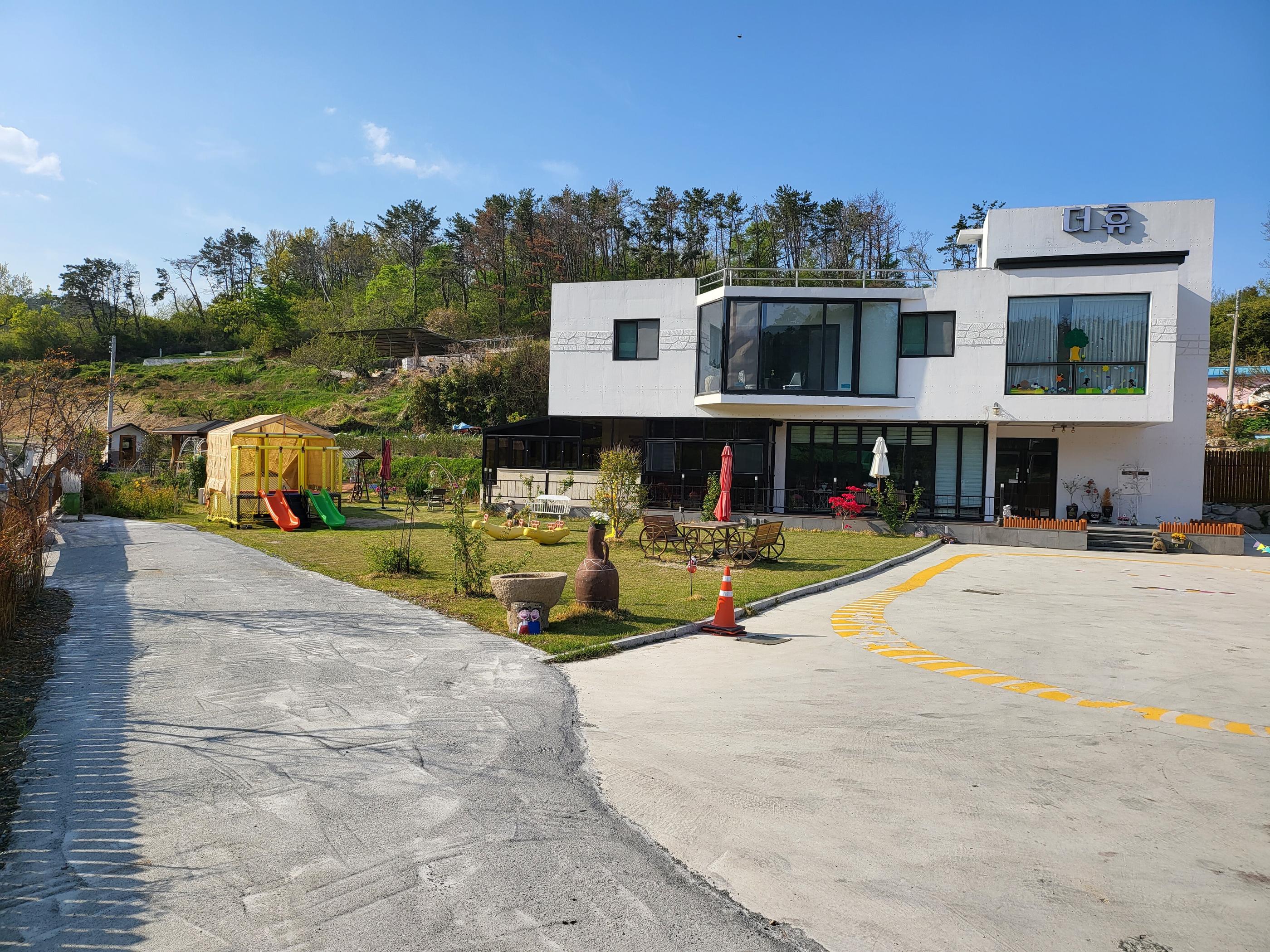 The Hue Kids Pool Vila-36