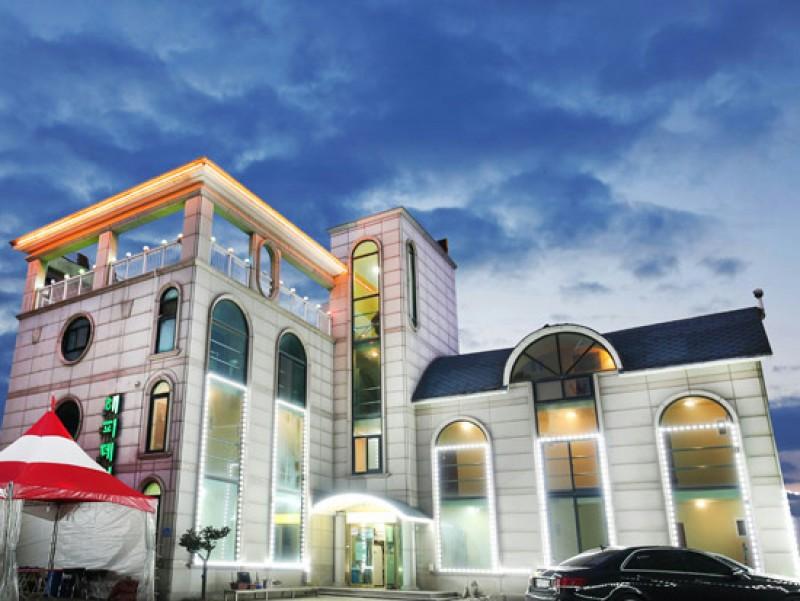Taean (Anmyeondo) Happy Day Pension