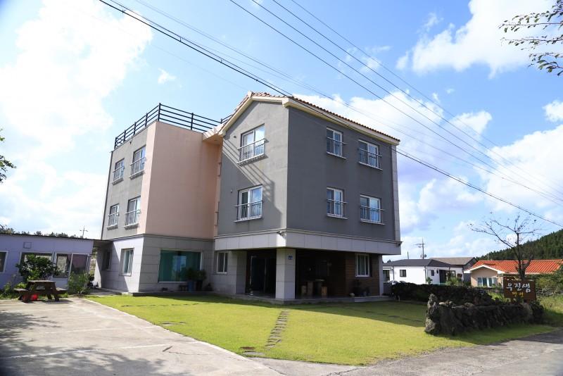 Jeju Woojin Saem Pension