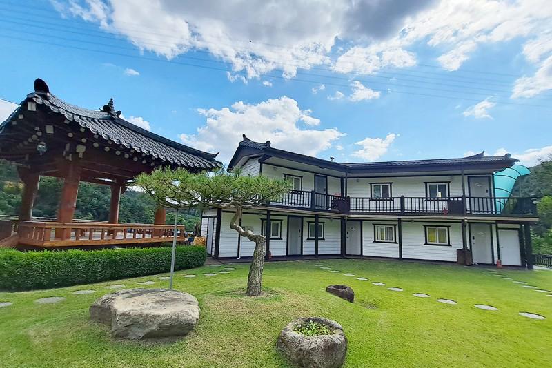 White House in the Forest of Chuncheon