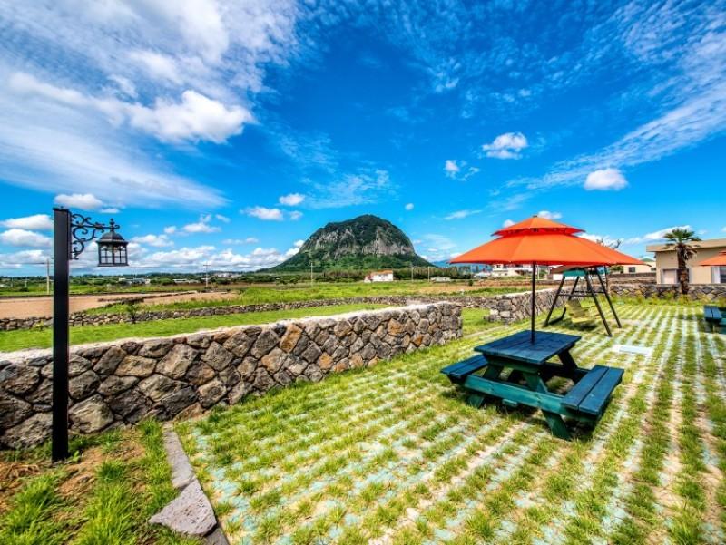 Seogwipo Jadam House Pension