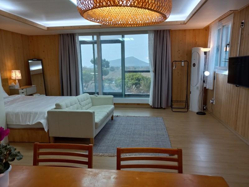 Jeju Geomun Oreum Od House Pension