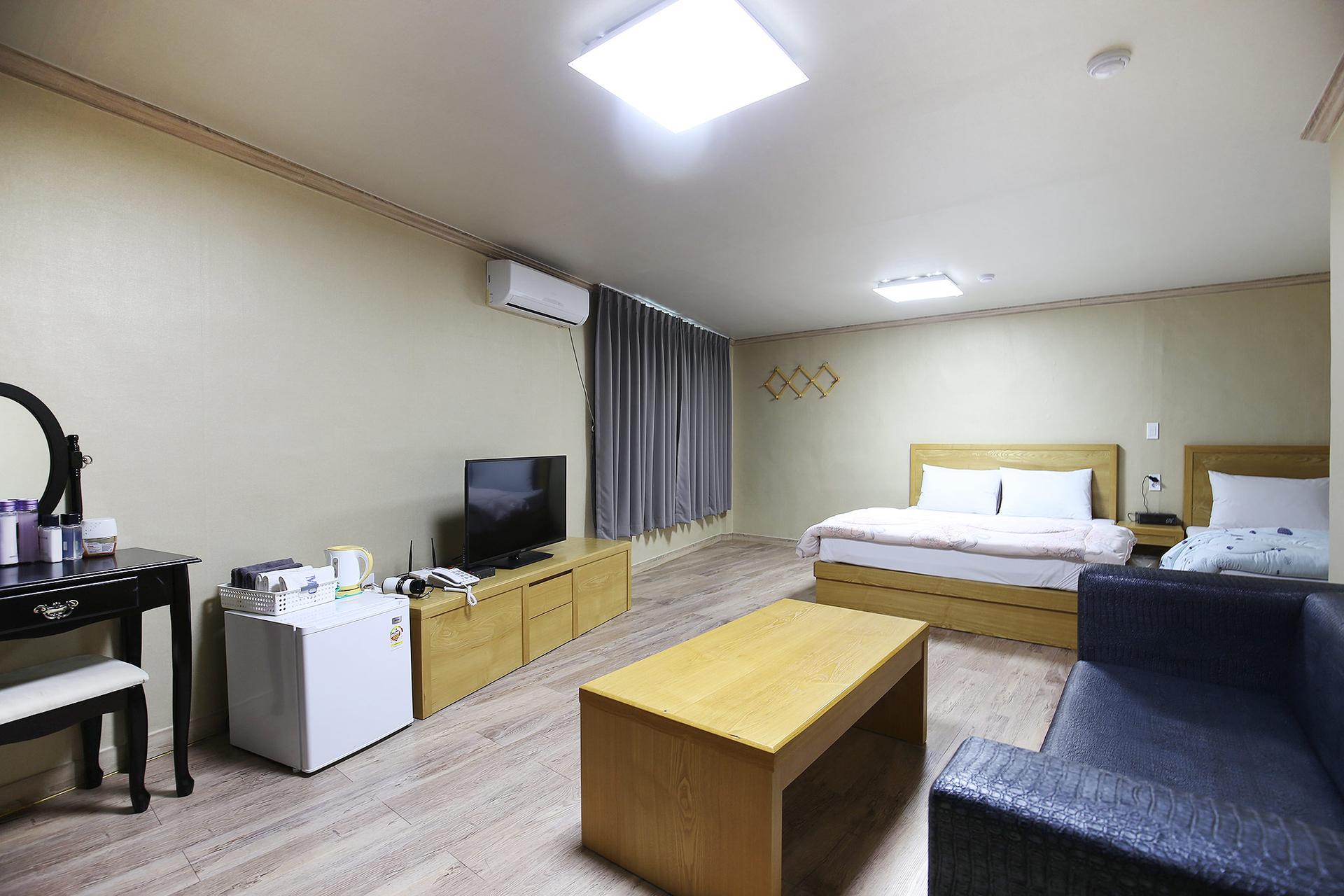Jecheon W