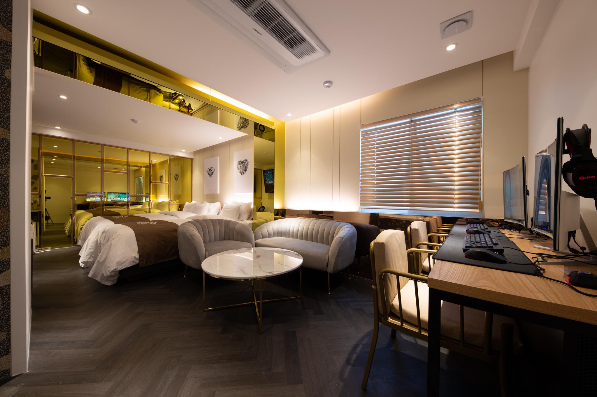 Doksan Hotel In Cafe