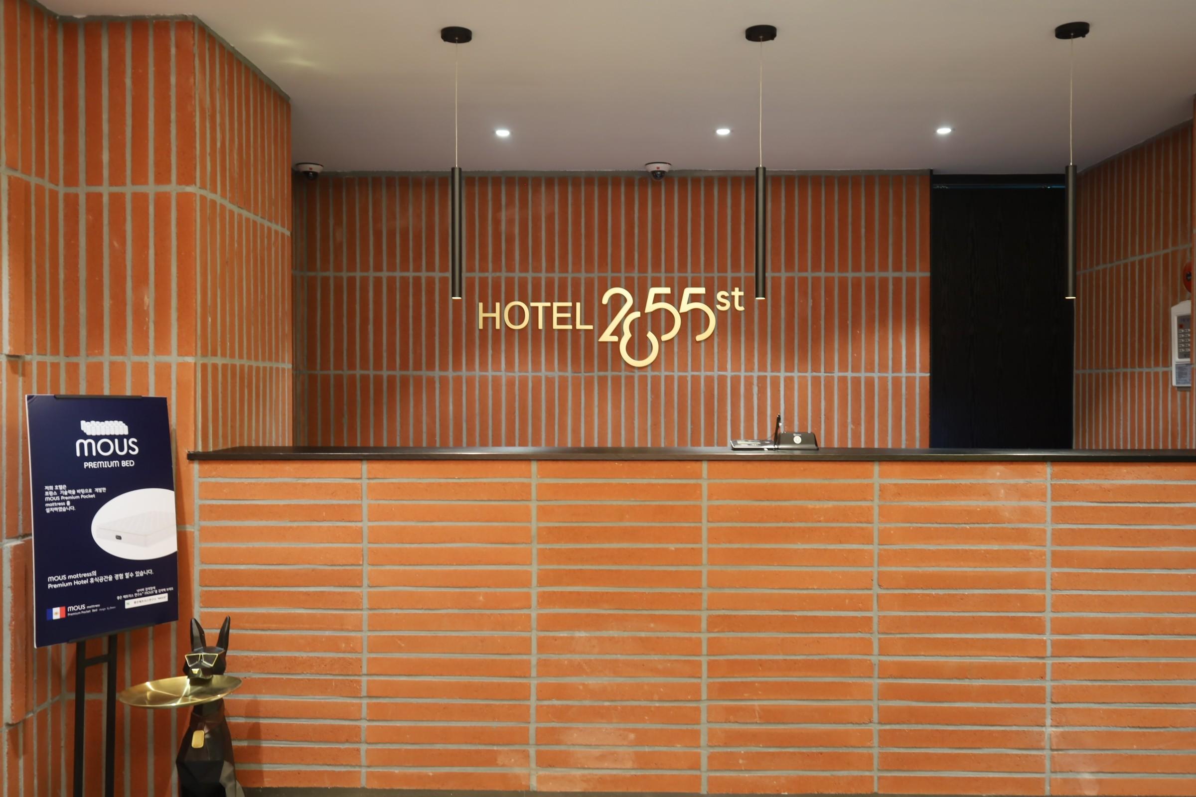 2855st Hotel-17