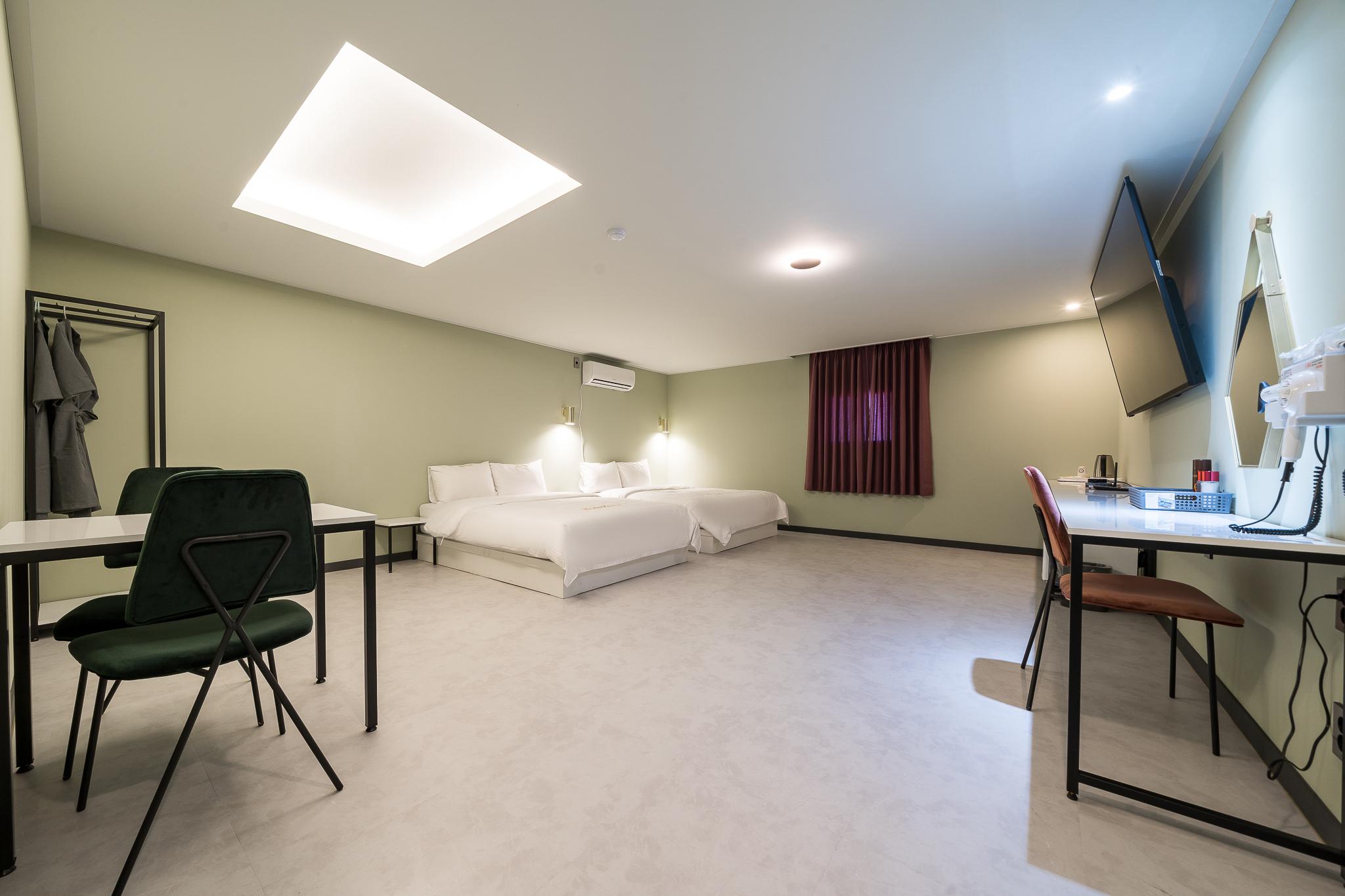 Donghae Hotel East