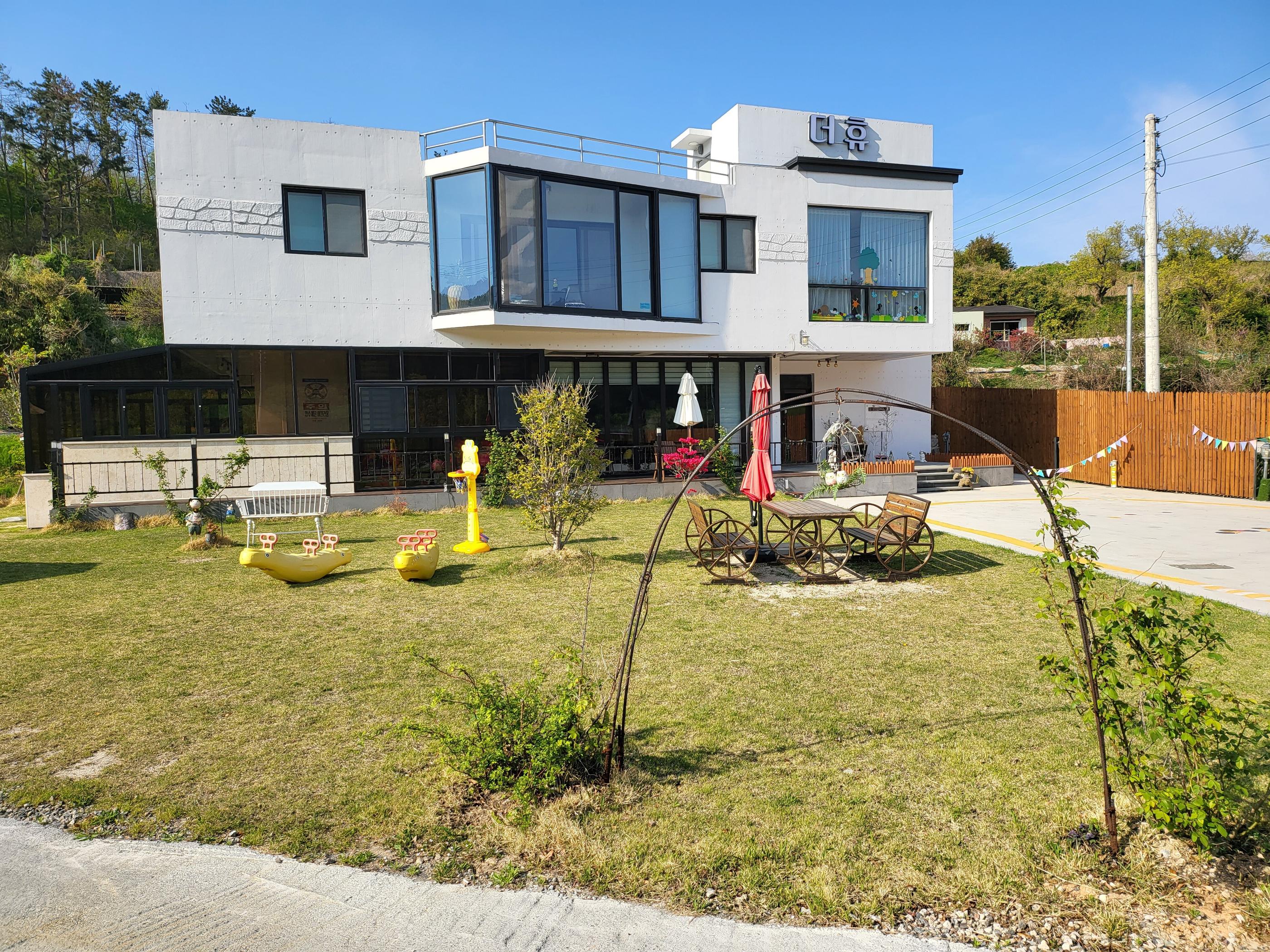 The Hue Kids Pool Vila-34