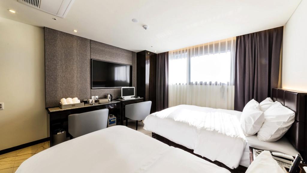 Guri Indi Present Hotel-8