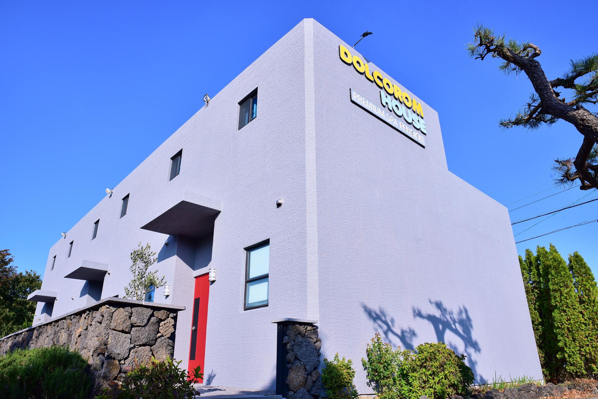 Jeju Dolcolom House Pension
