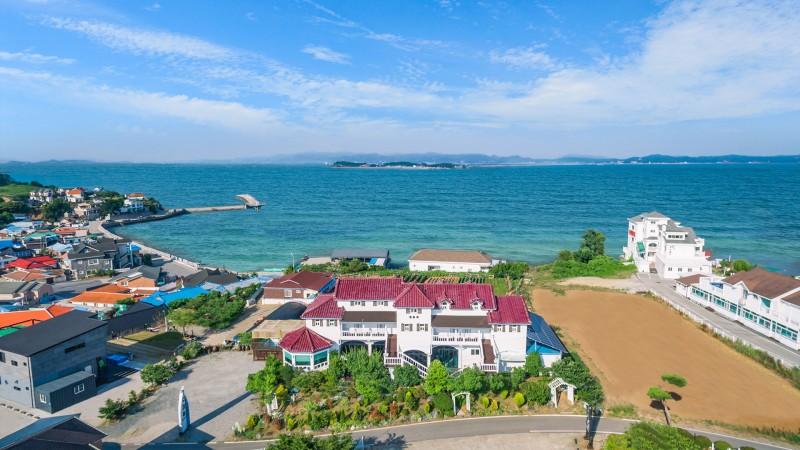 Taean (Anmyeondo) Gold Hue Pension