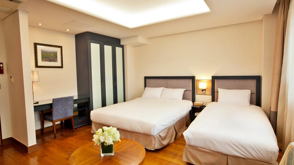 Prince Hotel Myeongdong-10