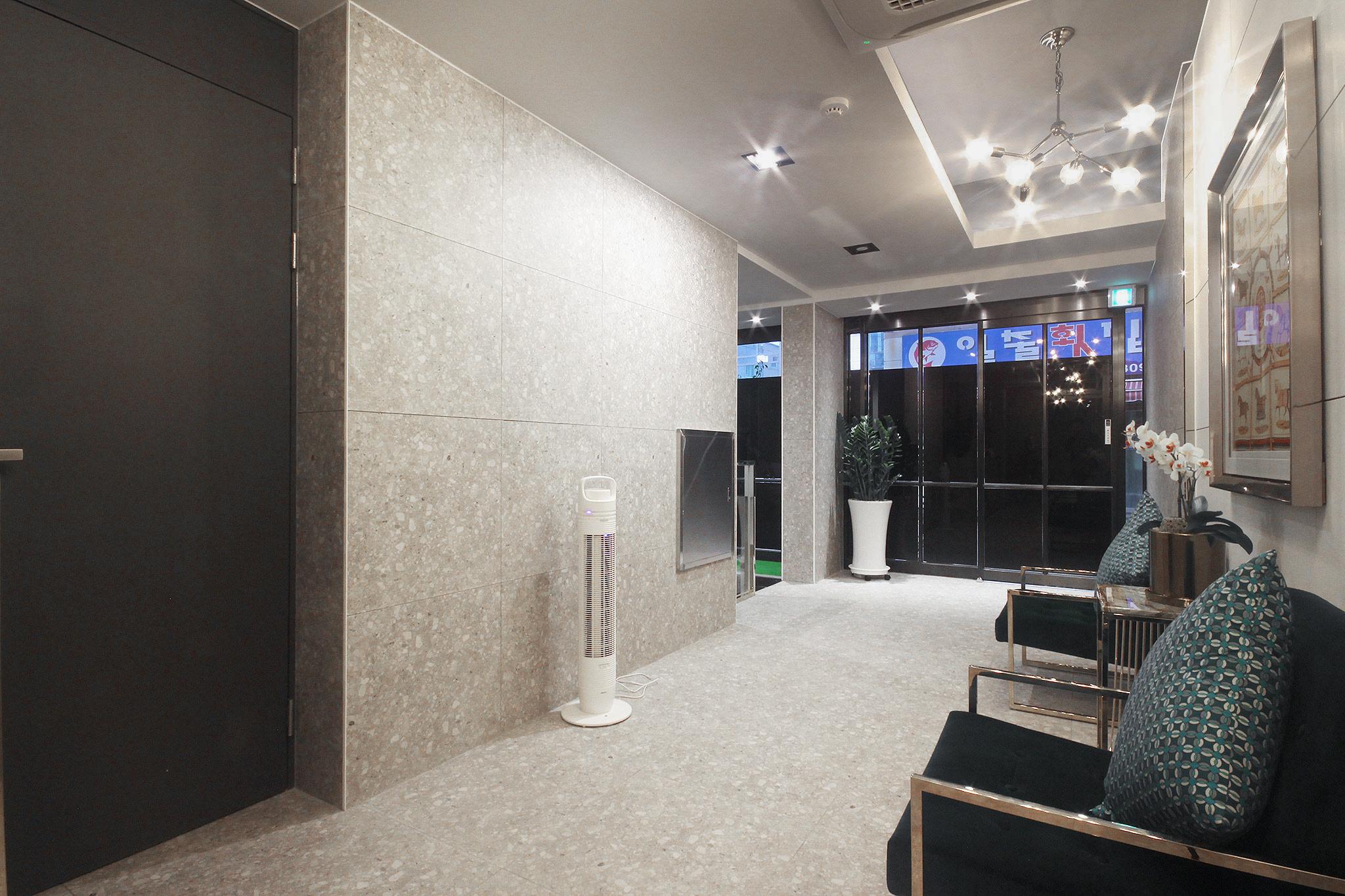 Busan Seomyeon Brown Dot 1-8