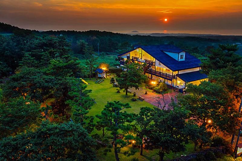 Jeju Kkonmeochae Pension