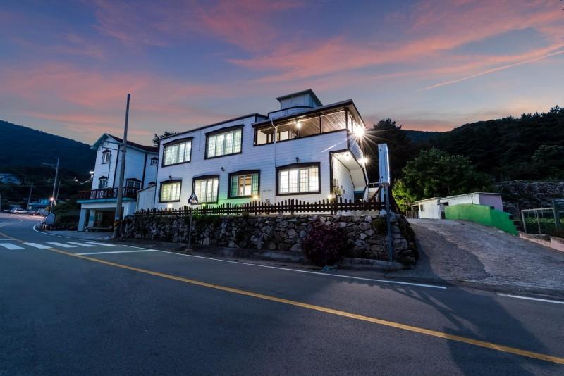 Geojedo Nulpureun Pension