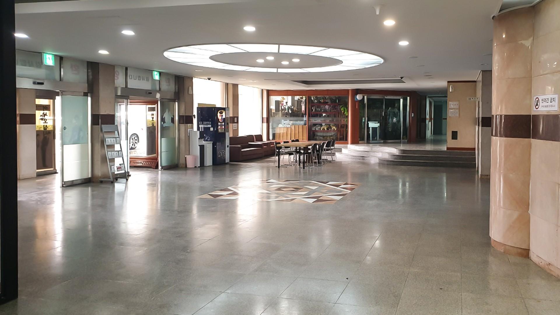 로비
