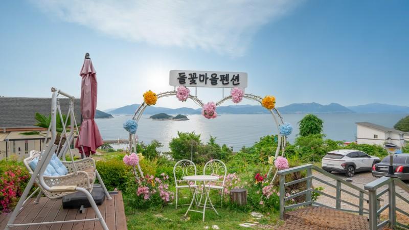Flower village pension in Yeosu