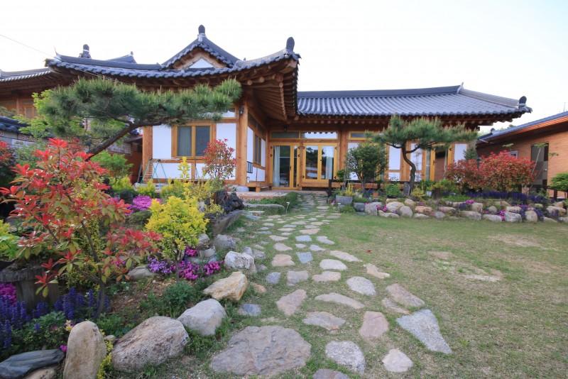 Naju Hanok Heirakjeong Pension