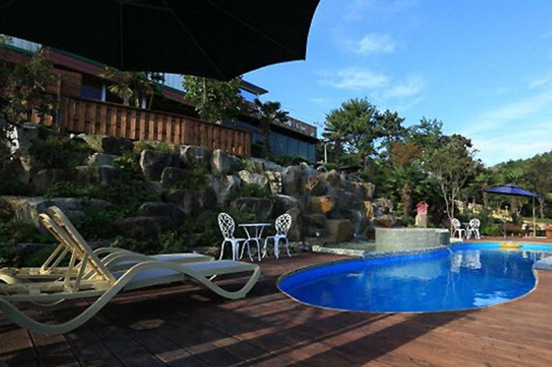 Geojedo Santa Monica Pension