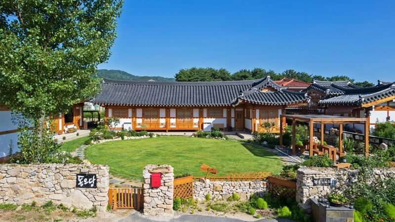 Gyeongju Hanok Dongodang Pension