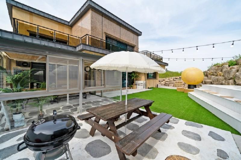 Gangneung Moonlight Angel Pool Villa