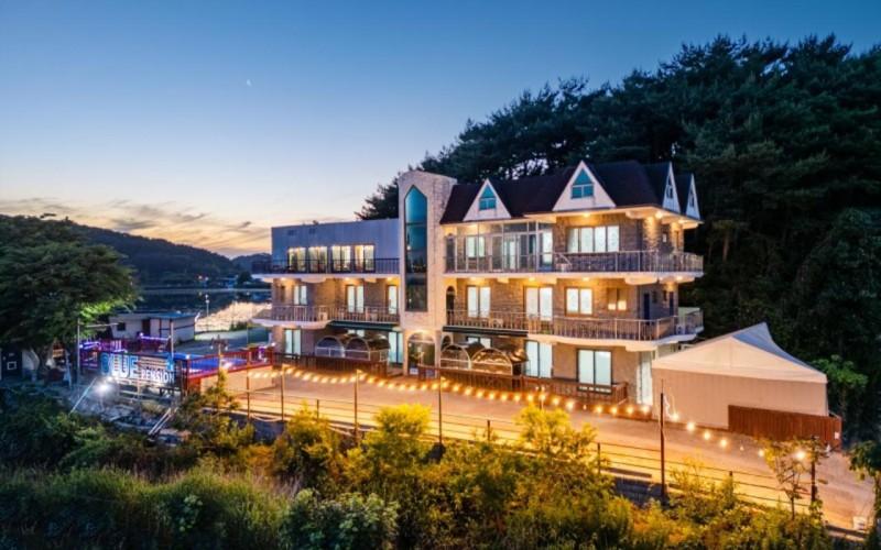 Taean (Anmyeondo) Kkotji Blue Pension