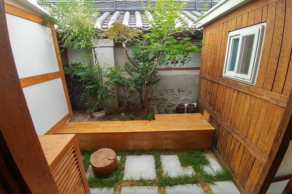 Bukchon Sohyeondang Hanok Stay-16
