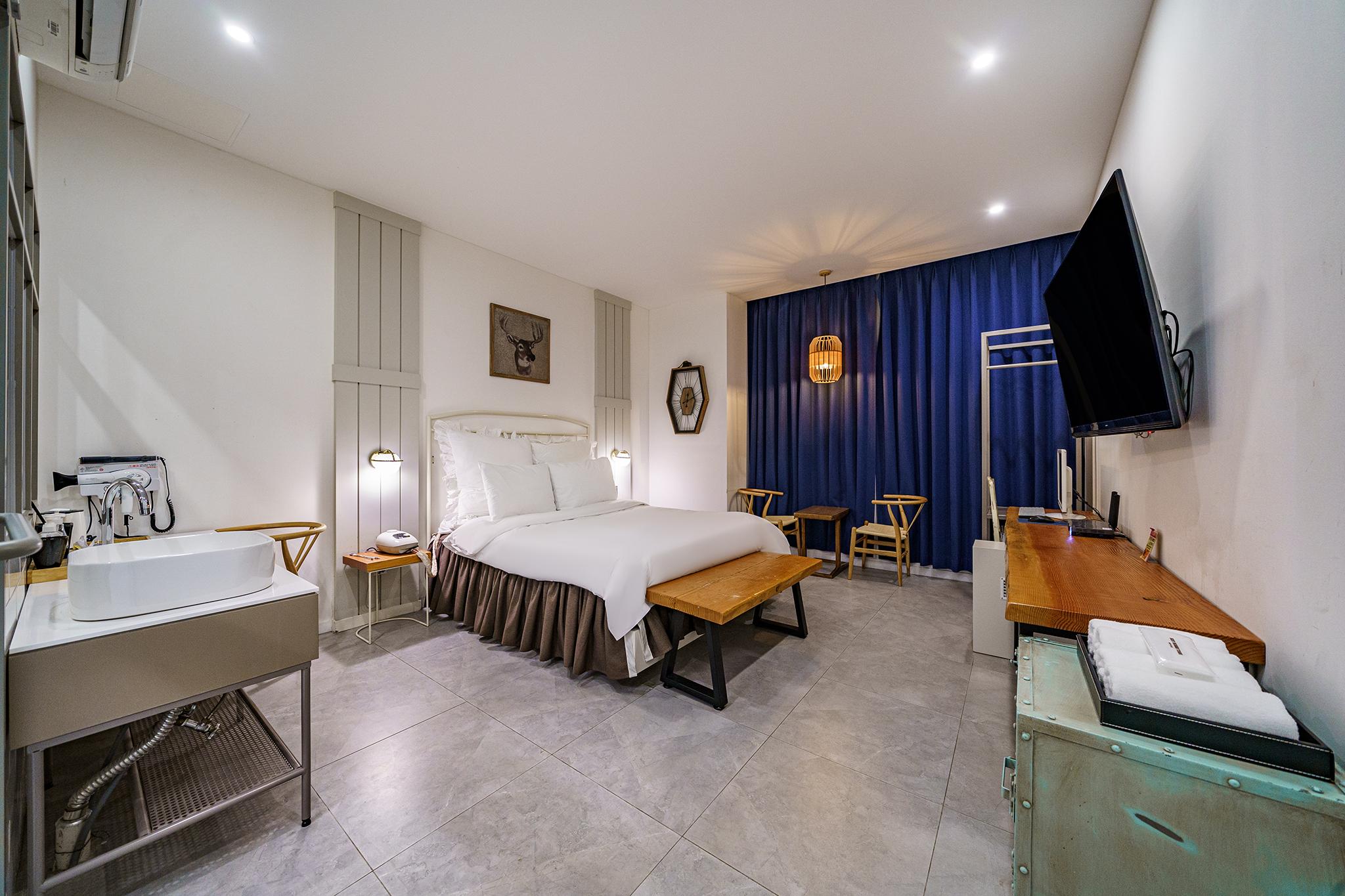 Daegu Exco Brown Dot