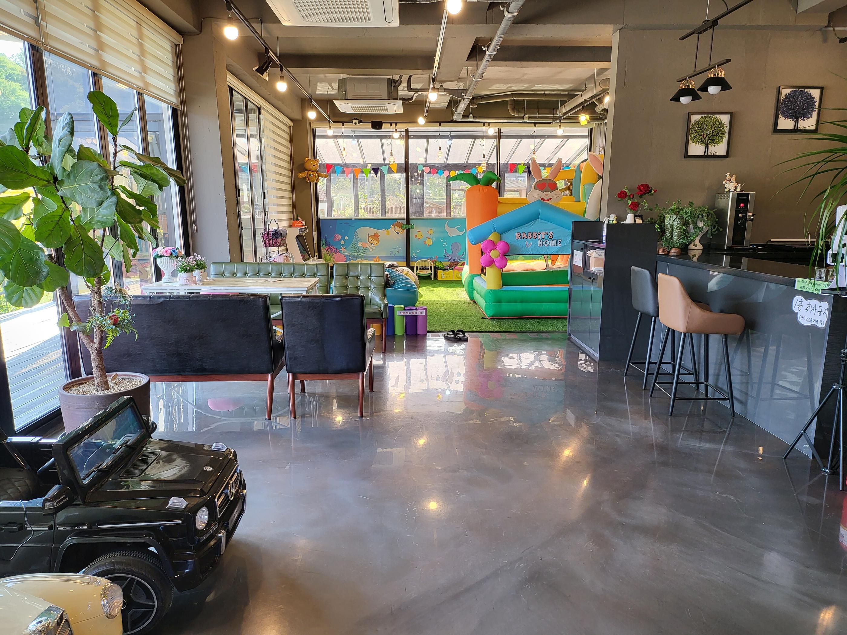 The Hue Kids Pool Vila-11