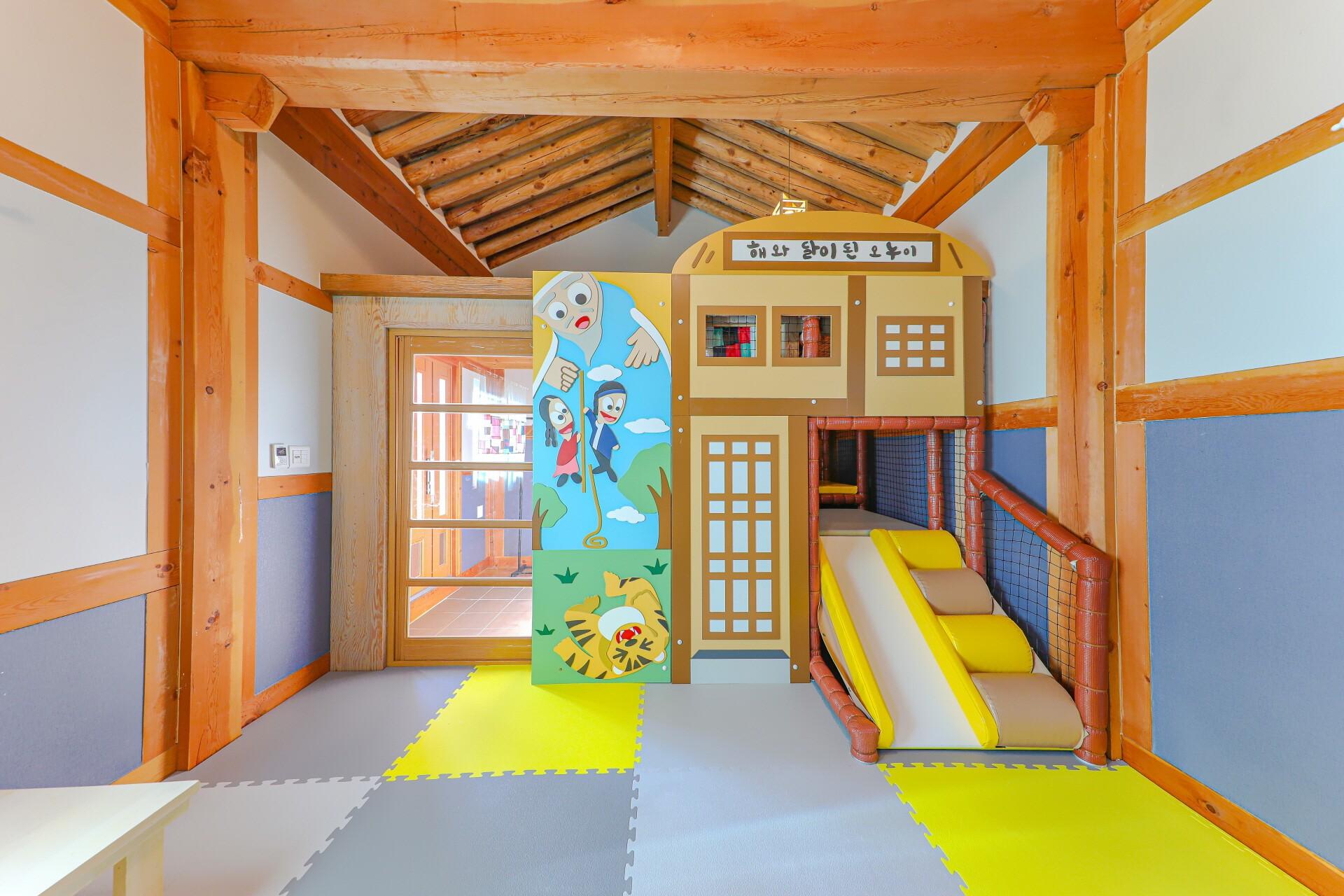 Eunmaru Hanok Kidz Poolvilla and Couple Spa-3