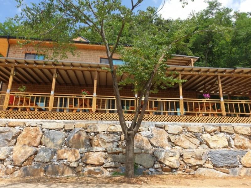 Jecheon Cheongpung Hwangto Pension
