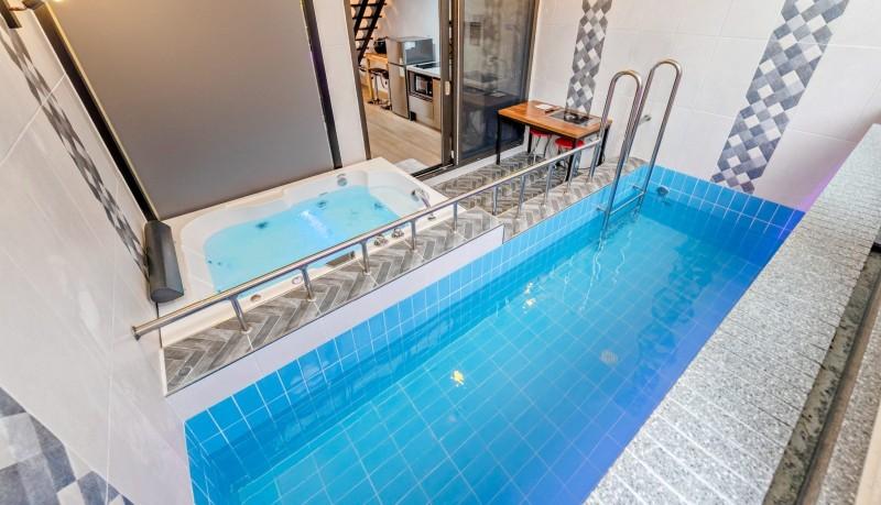 Gangneung Gyeongpo Rosa Pool Villa