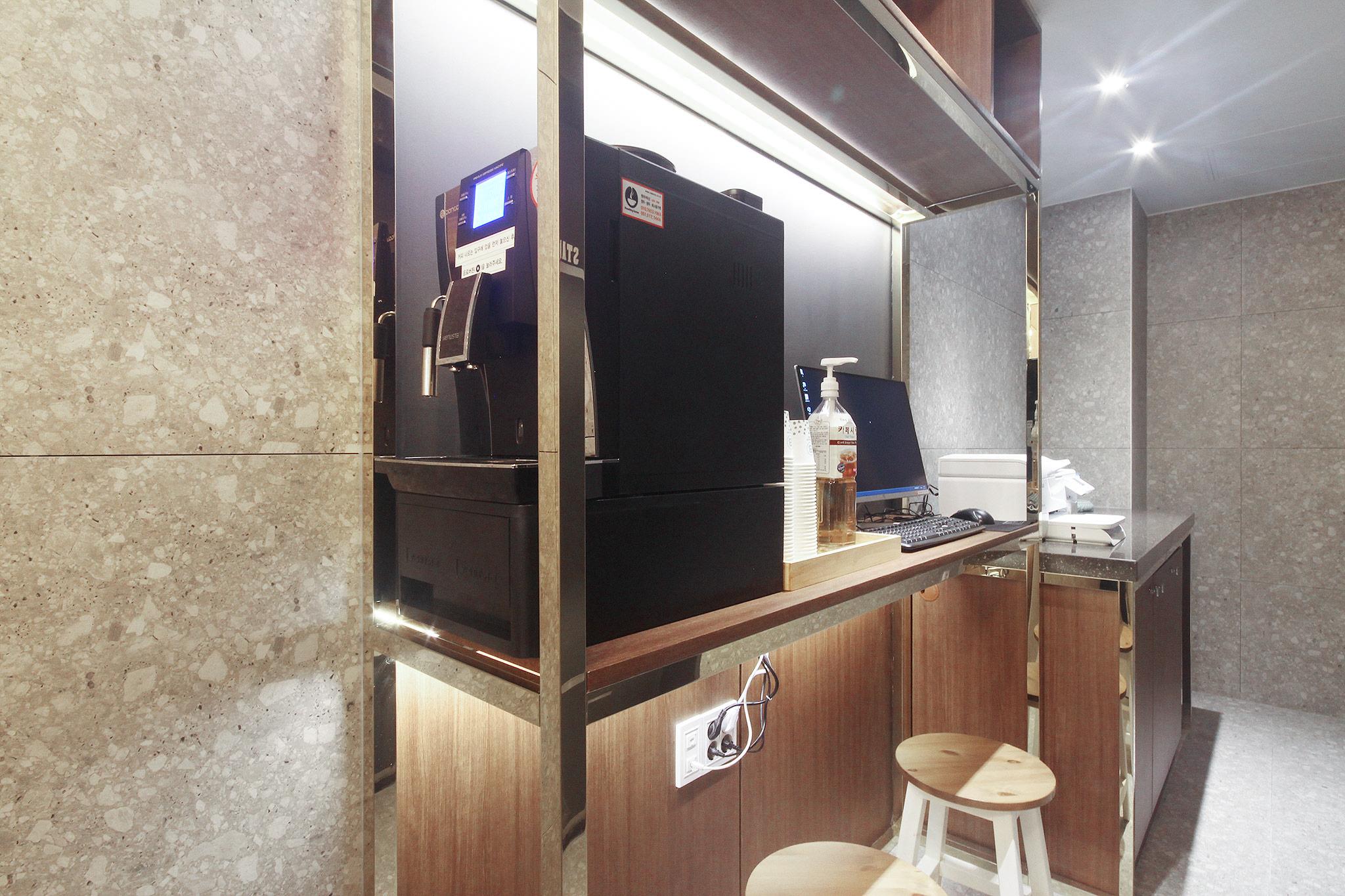 Busan Seomyeon Brown Dot 1-19