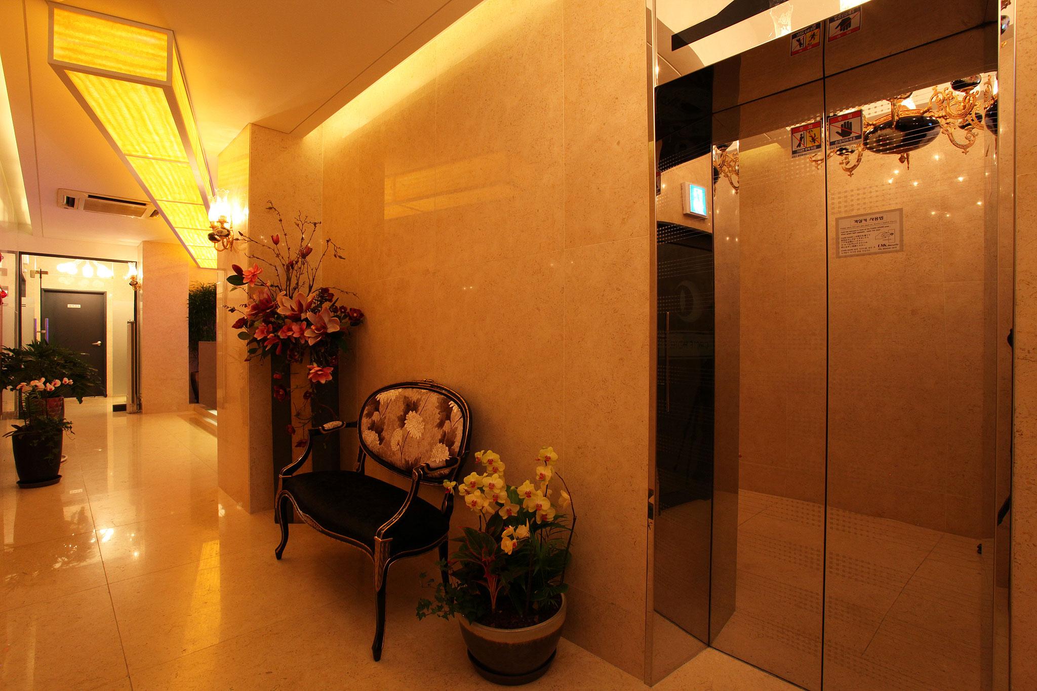 Hapjeong Circle Hotel-3