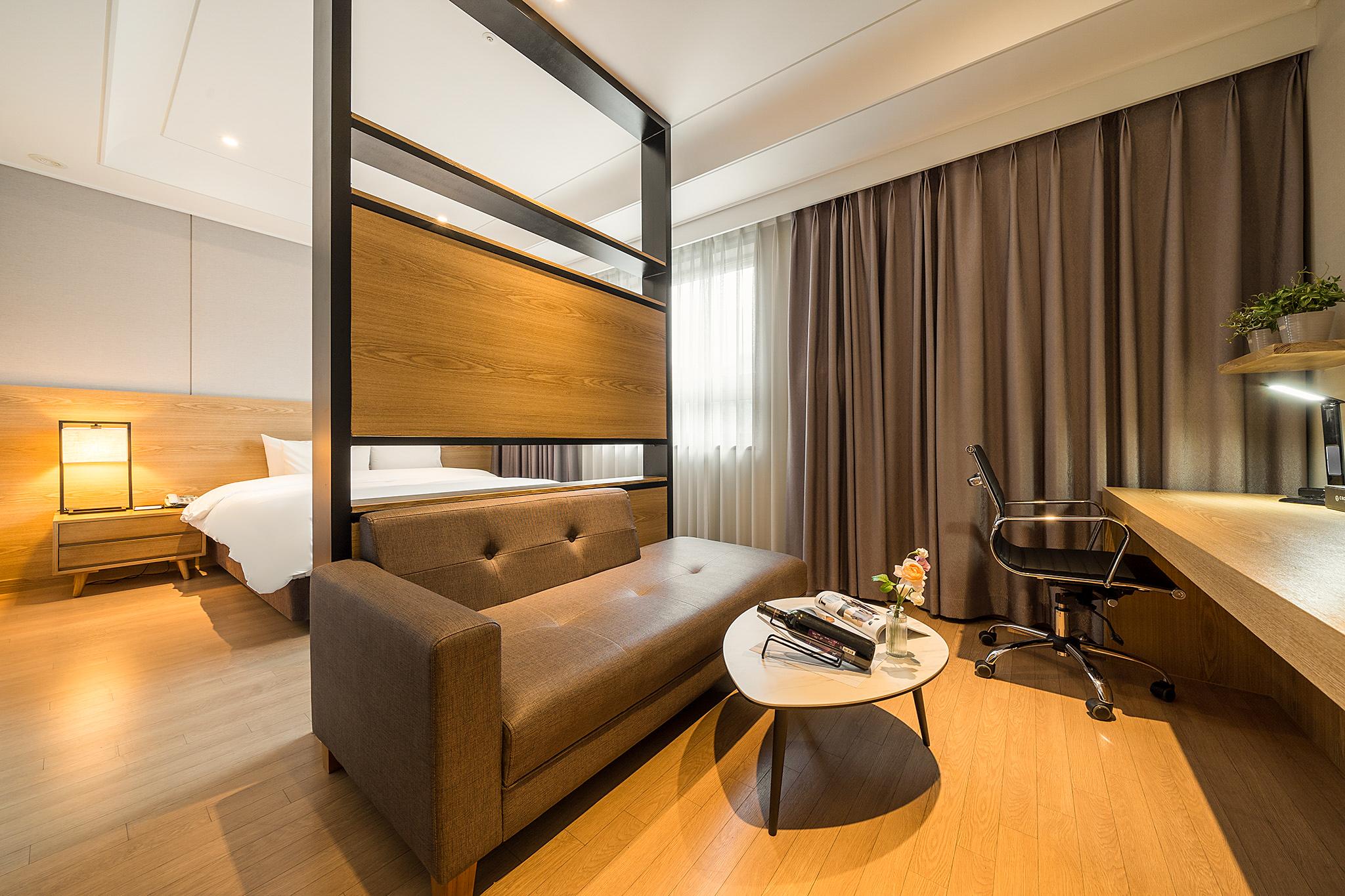 Changwon Palyongdong Crown Hotel