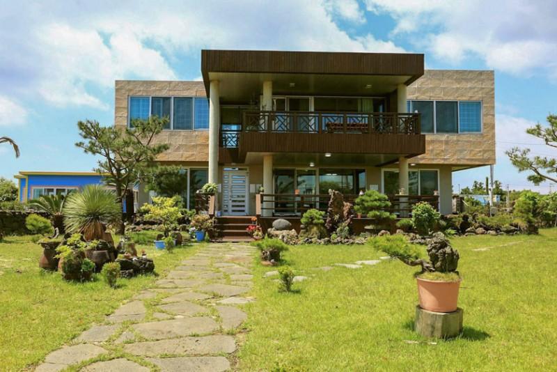 Seogwipo Arahyang Family House Pension