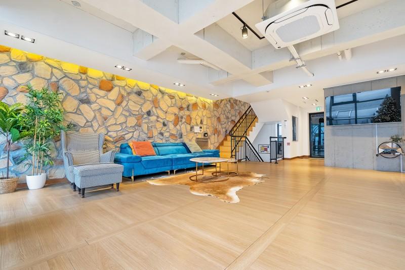 Daebudo Mondrian Gallery Pool Villa-3