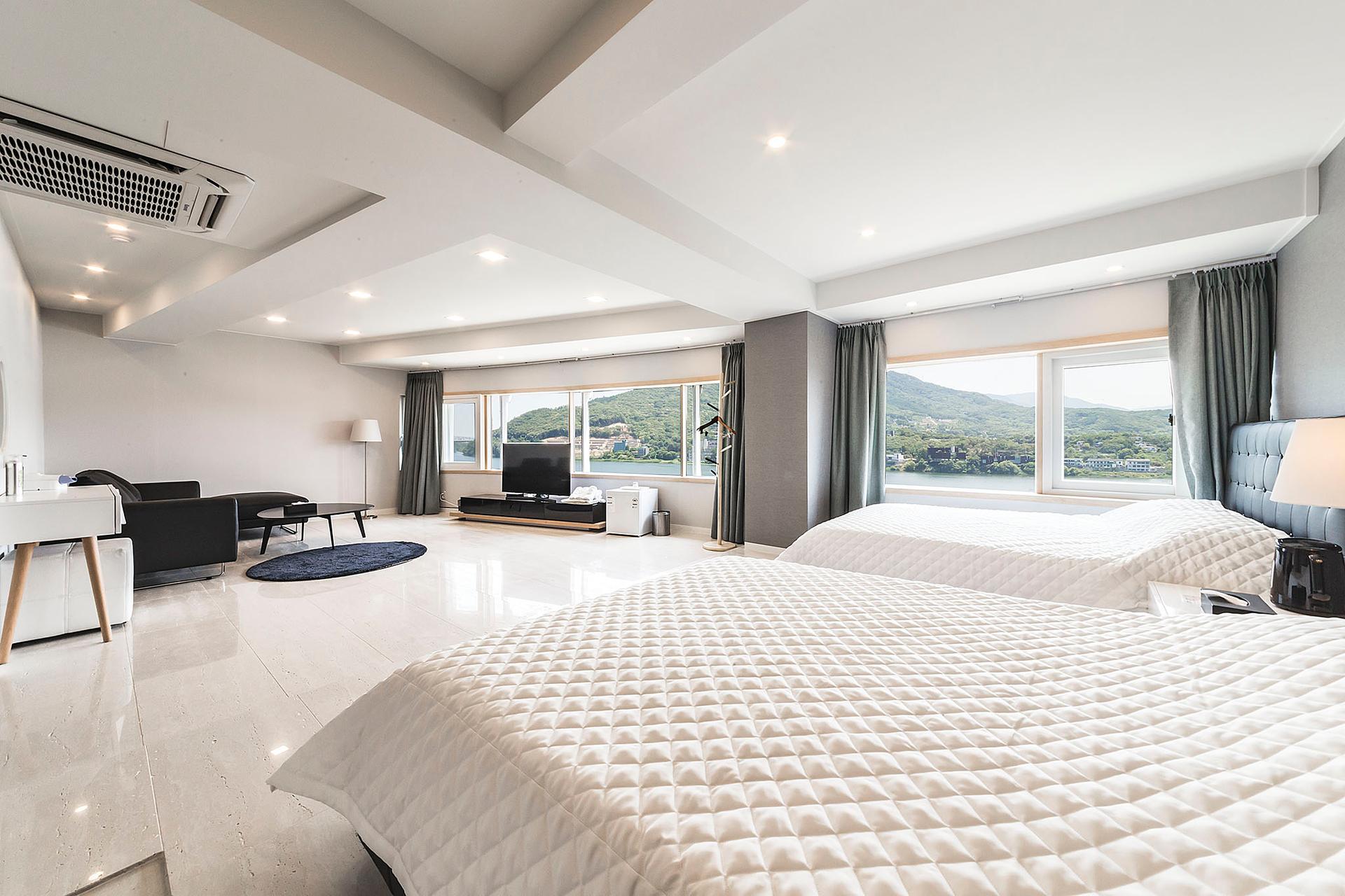 Yangpyeong J Hotel