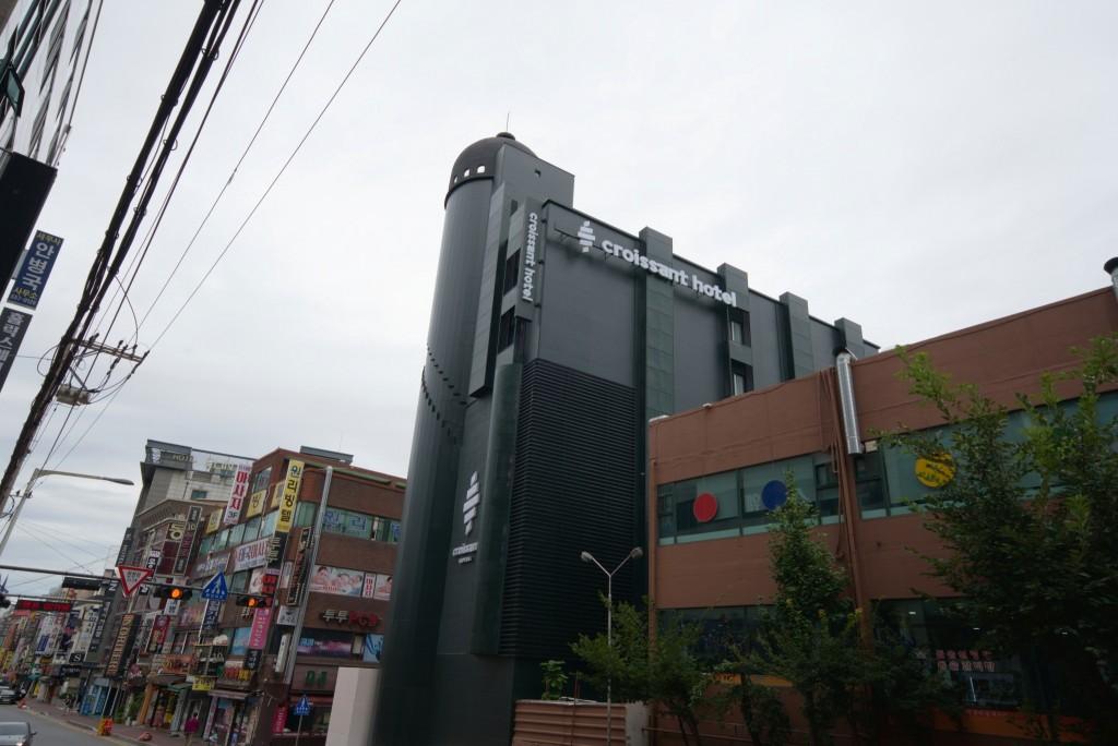 Croissant Hotel Guri by Aank-3