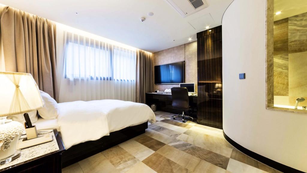 Guri Indi Present Hotel-12