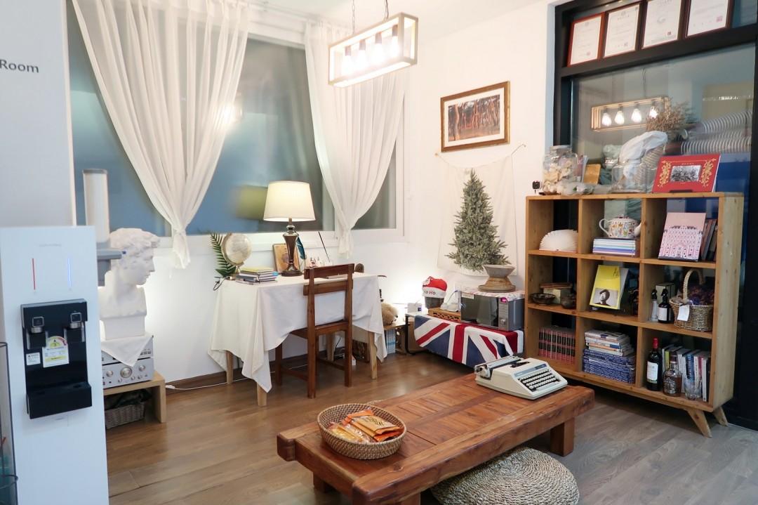 Andong Punggyeong Hostel and library
