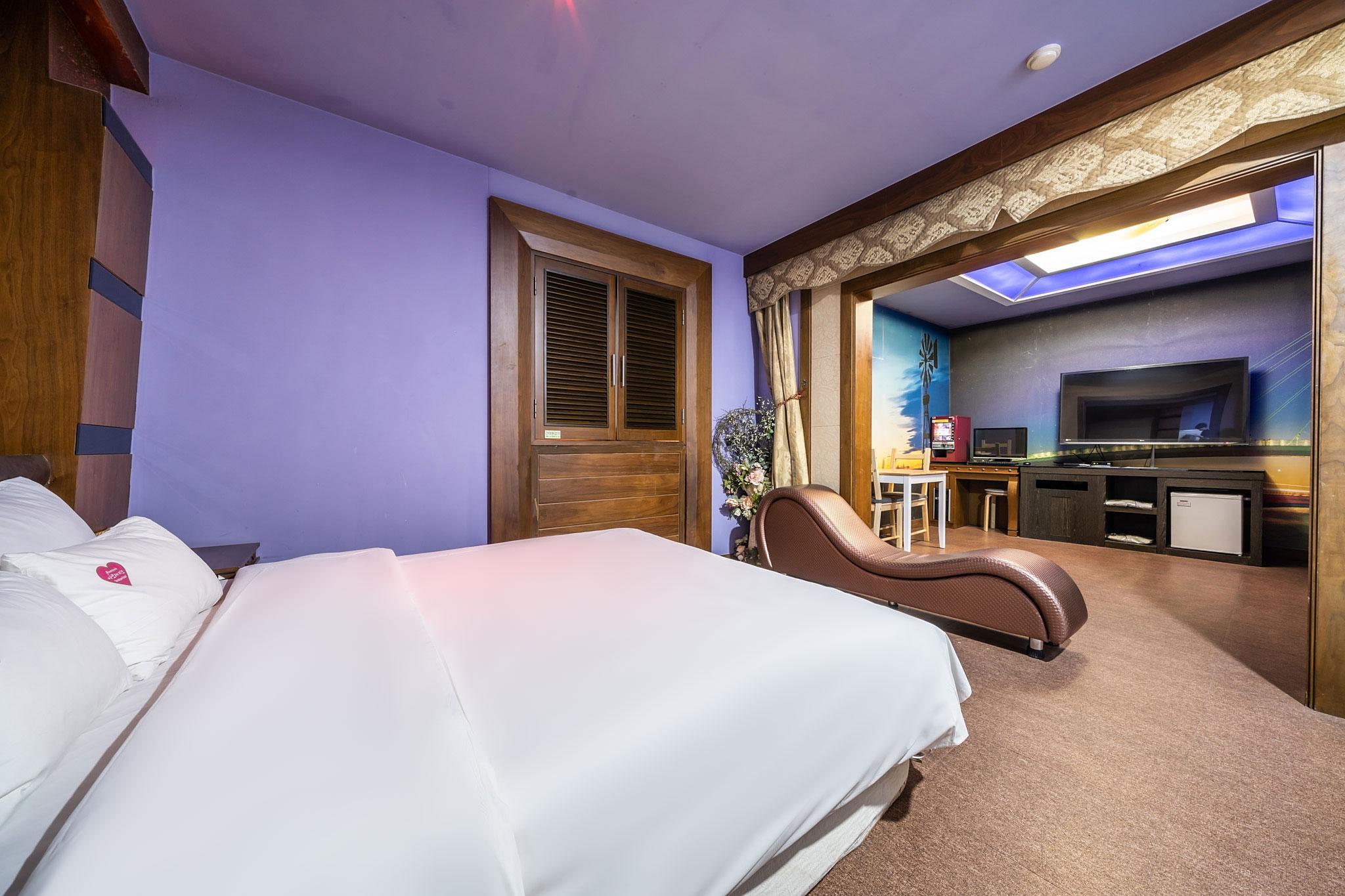 Suwon Station Amoremio The Classic