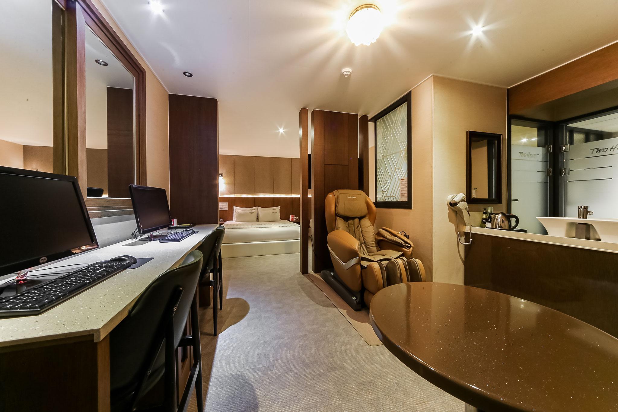 Gimhae Jangyu Two Heart Hotel