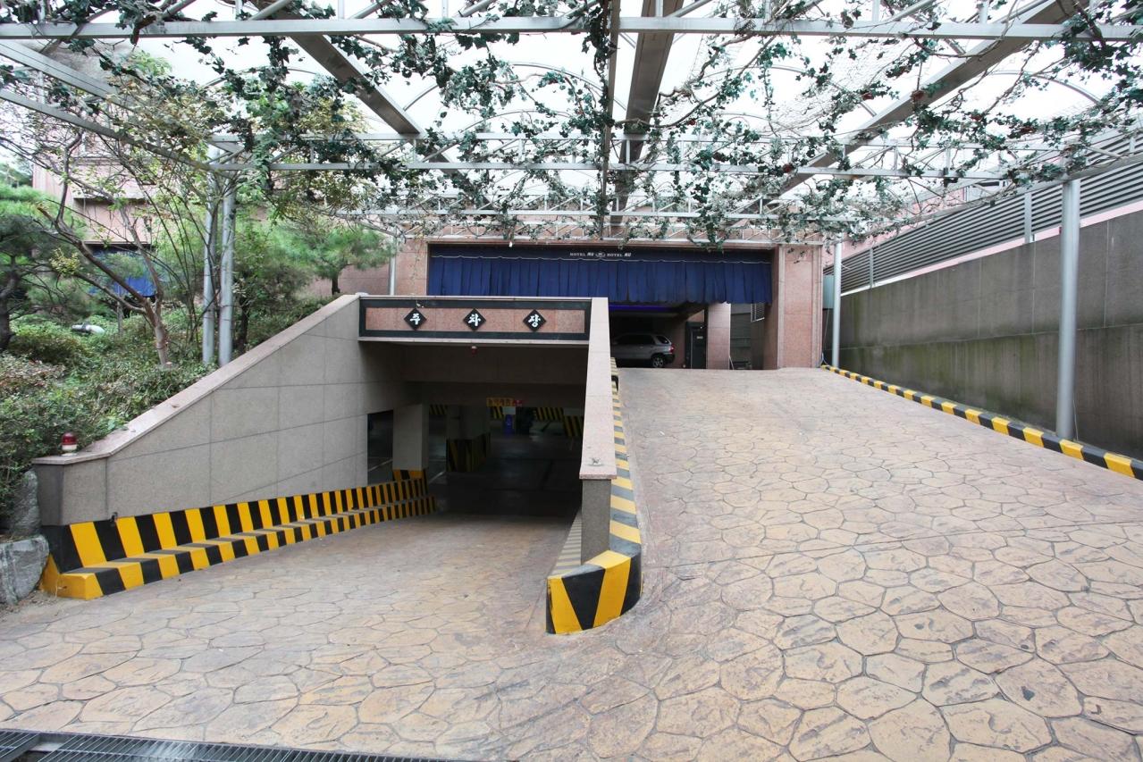 Suwon Station Amoremio The Classic-7