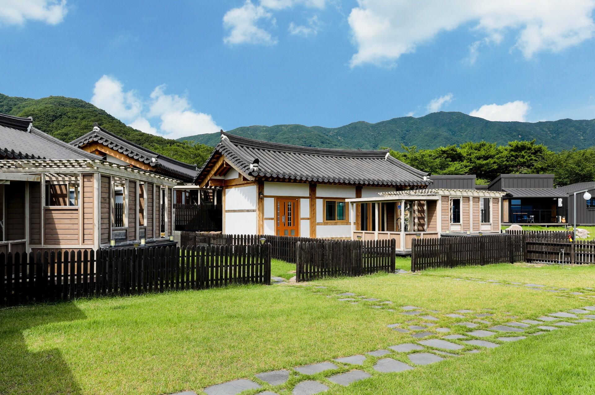 Eunmaru Hanok Kidz Poolvilla and Couple Spa-15